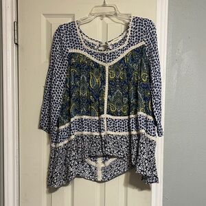 👜$10 Blowout Sale🛵 Freeway blue floral paisley blouse